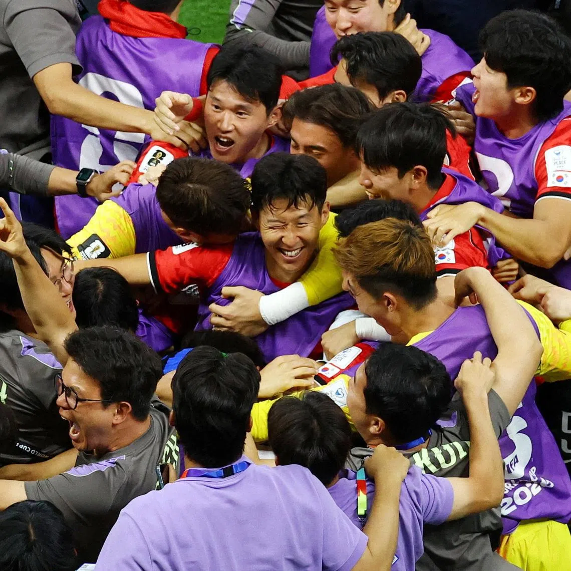 Soccer Football - FIFA World Cup 2026 - Group A - South Korea v Czech Republic - Estadio Guadalajara, Guadalajara, Mexico - June 11, 2026 South Korea's Son Heung-min celebrates with teammates and coach Hong Myung-bo after the match REUTERS/Daniel Becerril