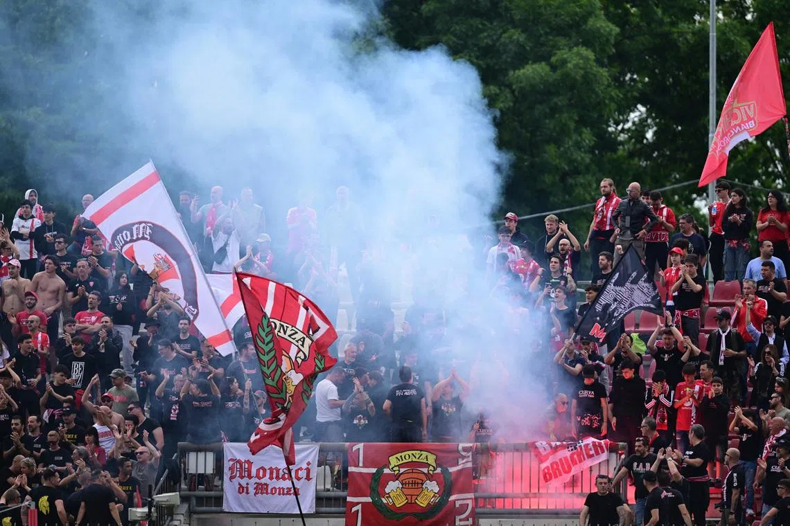 Soccer Football - Serie A - Monza v Atalanta - U-Power Stadium, Monza, Italy - May 4, 2025 Monza fans during the match REUTERS/Daniele Mascolo