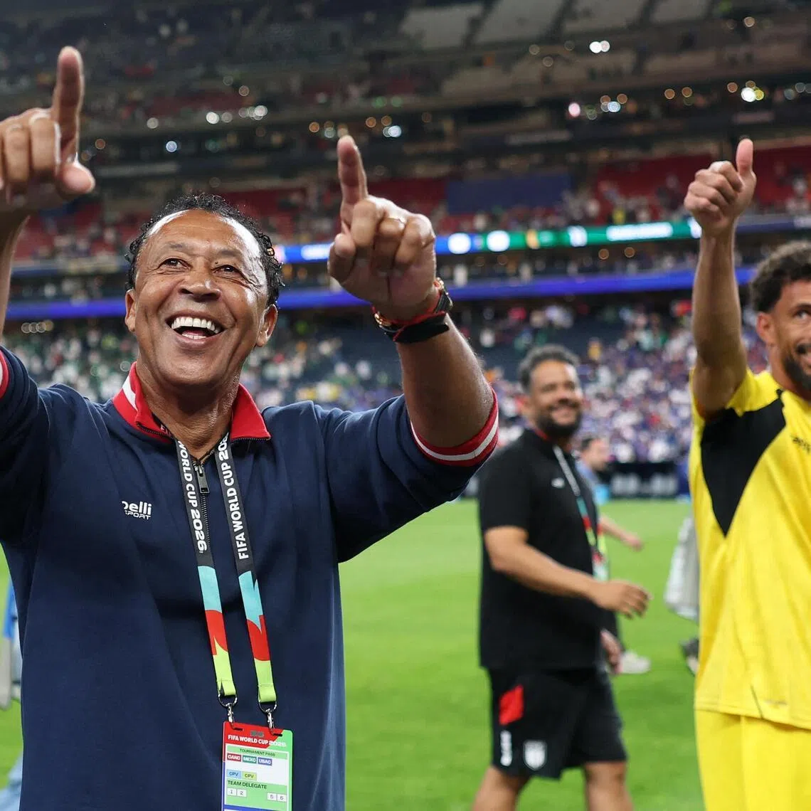 HOUSTON, TEXAS - JUNE 26: Bubista, Head Coach of Cabo Verde, and Vozinha #1 applaud fans after the 0-0 draw during the FIFA World Cup 2026 Group H match between Cabo Verde and Saudi Arabia at Houston Stadium on June 26, 2026 in Houston, Texas.   Michael Steele/Getty Images/AFP (Photo by MICHAEL STEELE / GETTY IMAGES NORTH AMERICA / Getty Images via AFP)