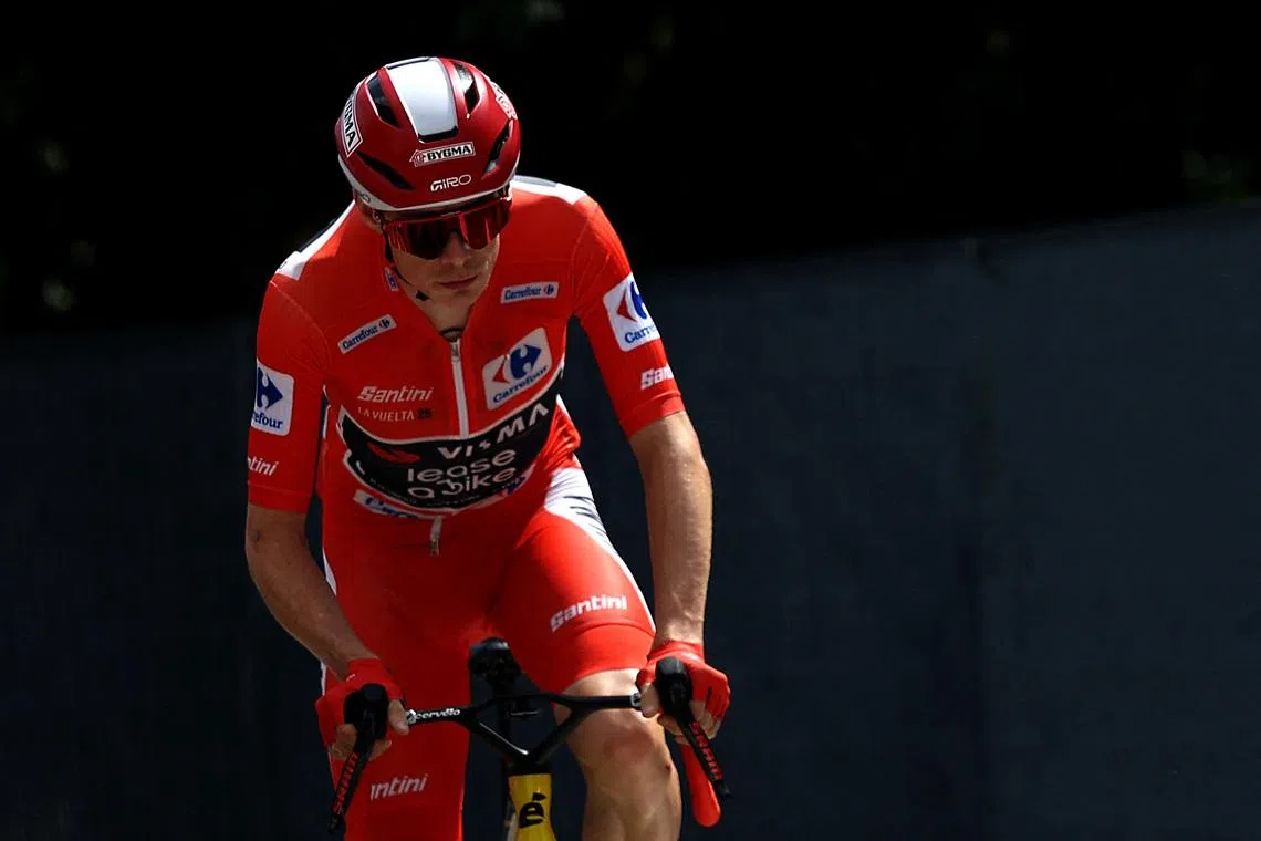 FILE PHOTO: Cycling - Vuelta a Espana - Stage 3 - San Maurizio Canavese to Ceres - San Maurizio Canavese, Italy - August 25, 2025 Team Visma | Lease A Bike's Jonas Vingegaard before the start of stage 3 REUTERS/Manon Cruz/ File Photo