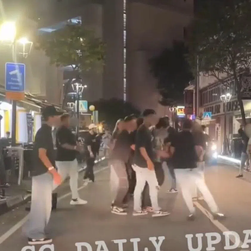 In a video which had gone viral online, more than 10 people were seen involved in an altercation on a street. 