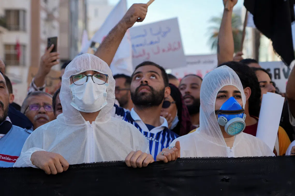 Demonstrators hold a banner as hundreds of Tunisians march through the capital Tunis on Saturday to protest a severe environmental crisis caused by pollution from a state chemical plant in Gabes, as protests that began there widen outside the southern city, in Tunisia, October 25, 2025. REUTERS/Jihed Abidellaoui
