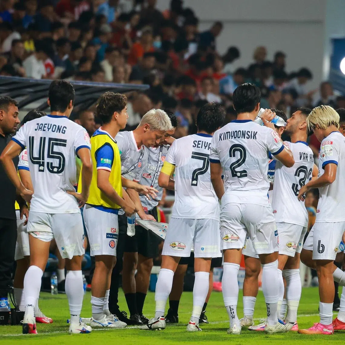Jurong appointed Jaswinder Singh (far left, in black) as head coach, but Keisuke Honda (with tactics board) looked more like the man in charge.