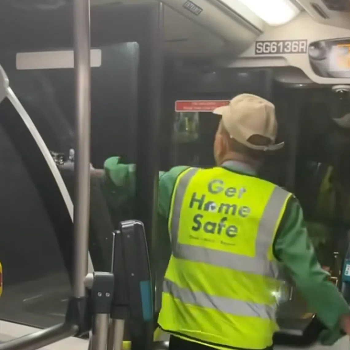 In the video, the bus is at a standstill as the bus captain of bus service 856 is heard telling off an enraged cyclist in Hokkien for hogging the road. 