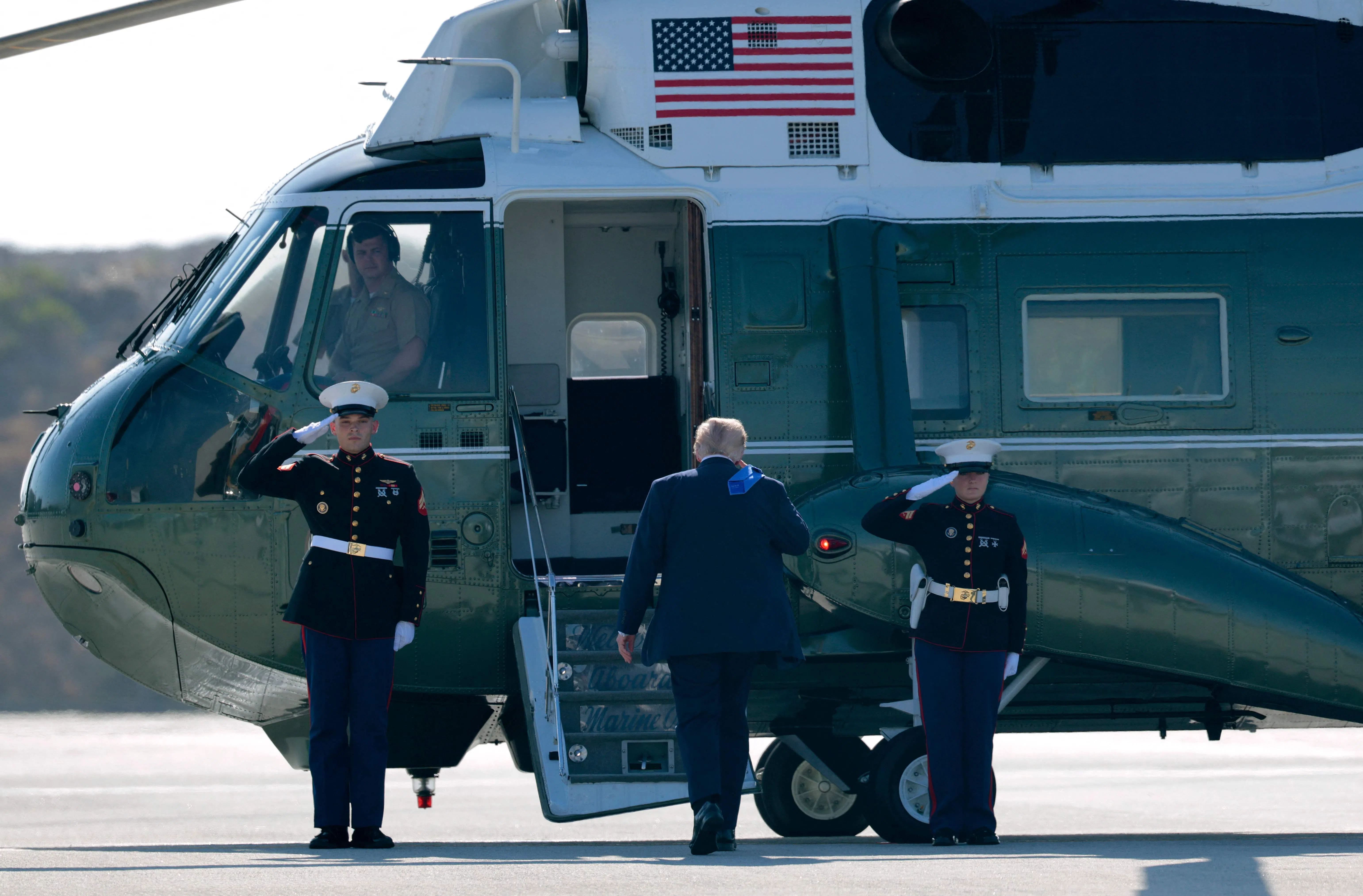 LOS ANGELES, CA - AUGUST 04: U.S. President Donald Trump walks towards Marine One after arriving at Los Angeles International Airport on August 04, 2026 in Los Angeles, California. Trump is traveling to California to attend a fundraising event and then to Las Vegas for a rally on Wednesday.   Chip Somodevilla/Getty Images/AFP (Photo by CHIP SOMODEVILLA / GETTY IMAGES NORTH AMERICA / Getty Images via AFP)
