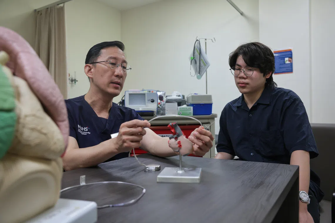 Adjunct Associate Professor Swee Chong Seow said the EV-ICD given to Coeus  Lee was a “significant advancement in cardiac rhythm management”.