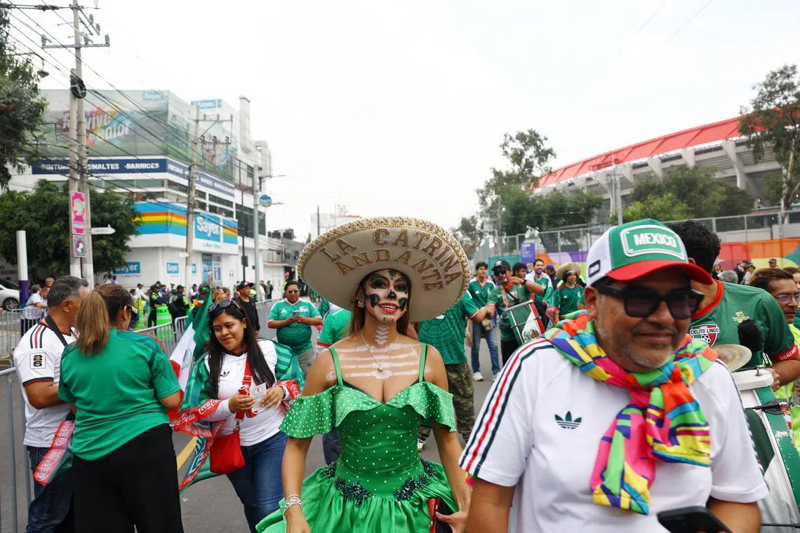 Soccer Football - FIFA World Cup 2026 - Round of 32 - Mexico v Ecuador - Estadio Azteca, Mexico City, Mexico - June 30, 2026 Mexico fans outside the stadium before the match REUTERS/Henry Romero