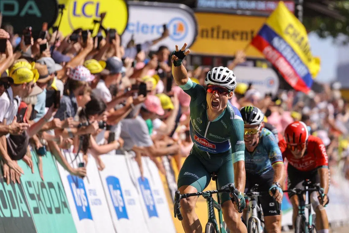 Belgium's Jasper Philipsen (left) sprints past the finish line ahead of British rider Mark Cavendish (second from right) to win the 7th stage.