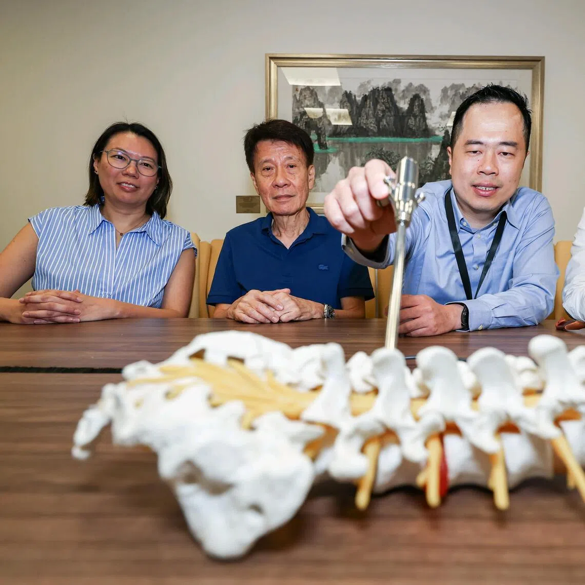 Thomas Tan, a consultant in neurosurgery at the National Neuroscience Institute@Tan Tock Seng Hospital (second from right), demonstrated where the specialised instruments accessed the spine while minimising damage to surrounding tissues.