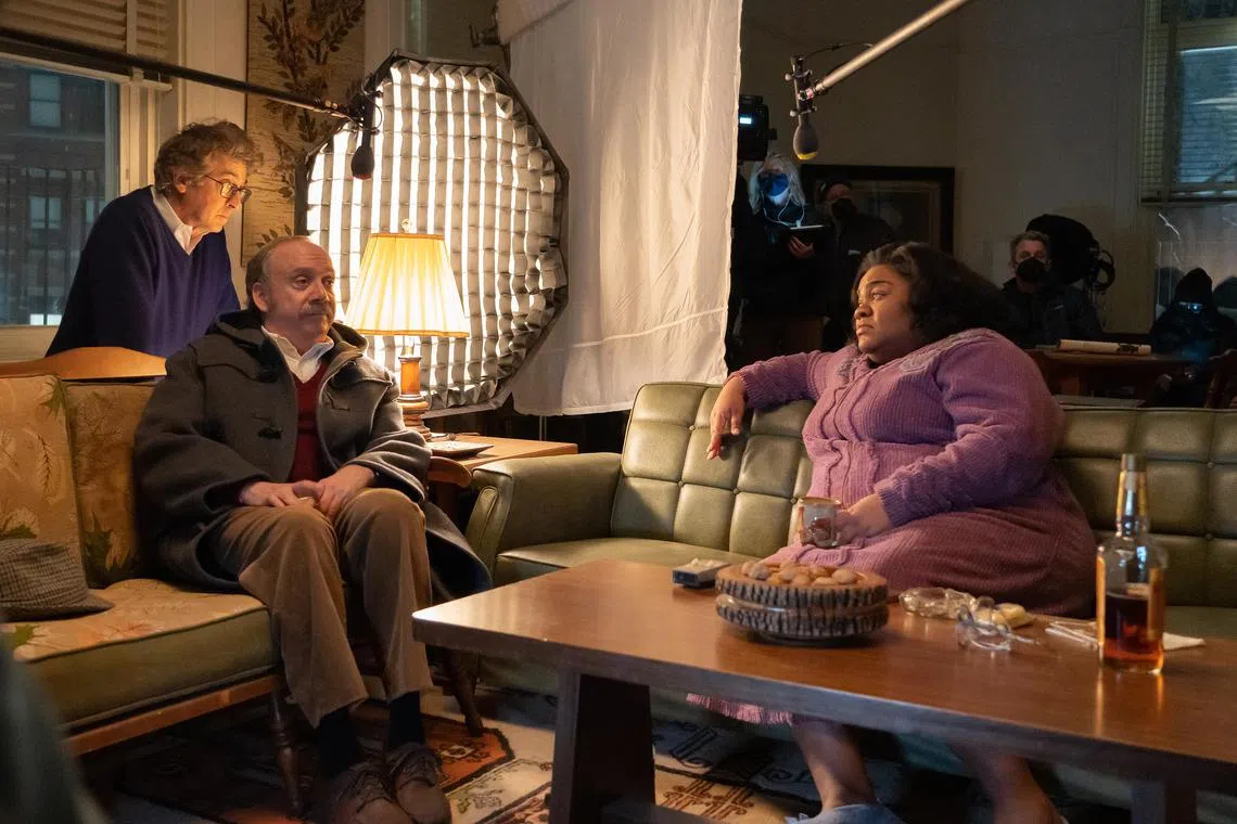adhold09 - (From left) Alexander Payne,  Paul Giamatti and Da'Vine Joy Randolph on the set of The Holdovers

source/copyright: The Projector
free for publicity use
upload into Life folder