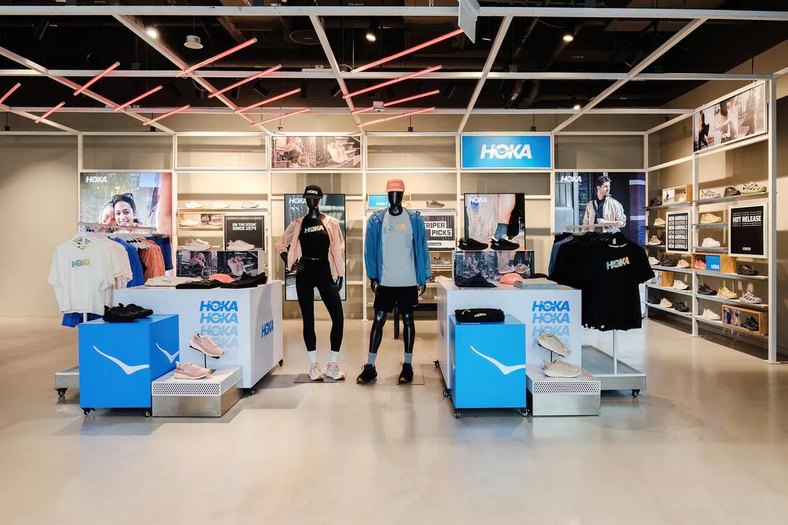 llstyle11 - In Hoka’s latest popup, shoppers can browse some of the brand’s latest styles, including the Kawana 2.

Credit: HOKA