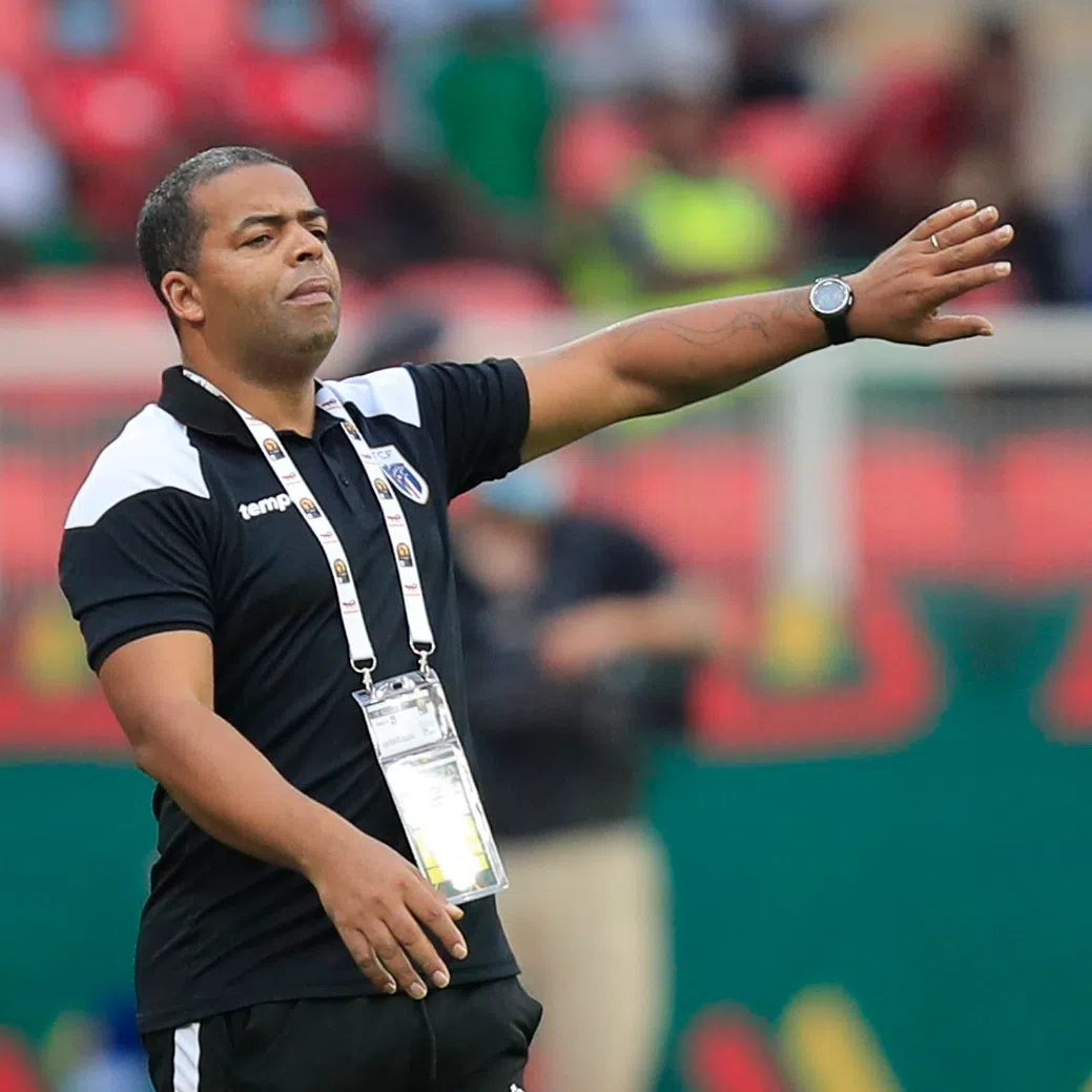 Soccer Football - Africa Cup of Nations - Group A - Cape Verde v Cameroon - Stade d'Olembe, Yaounde, Cameroon - January 17, 2022 Cape Verde coach Humberto Bettencourt REUTERS/Thaier Al-Sudani