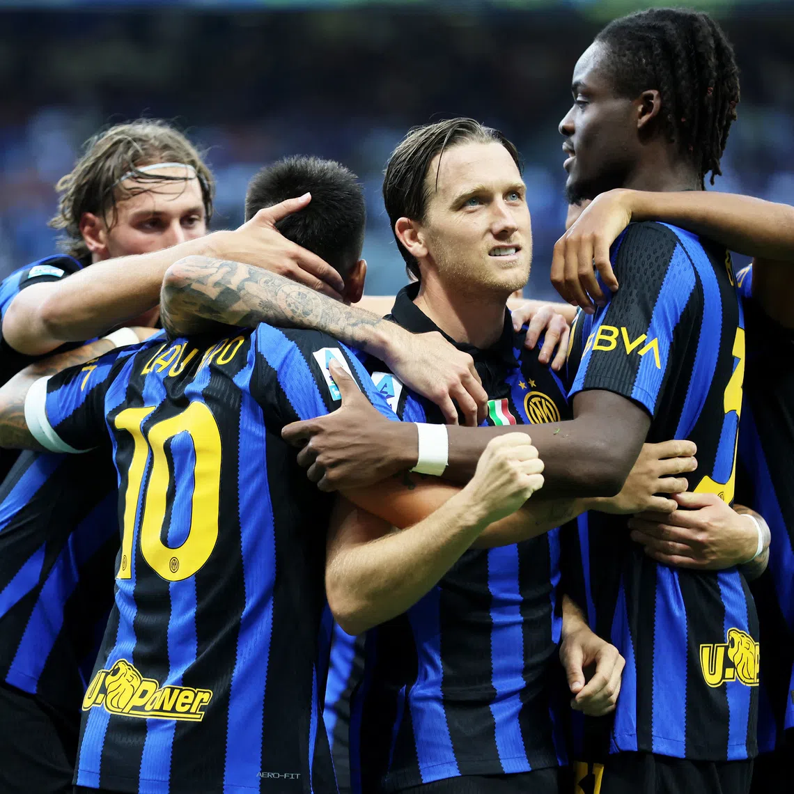 Soccer Football - Serie A - Inter Milan v Monza - San Siro, Milan, Italy - August 22, 2026 Inter Milan's Piotr Zielinski celebrates scoring their second goal with teammates REUTERS/Vincenzo Livieri