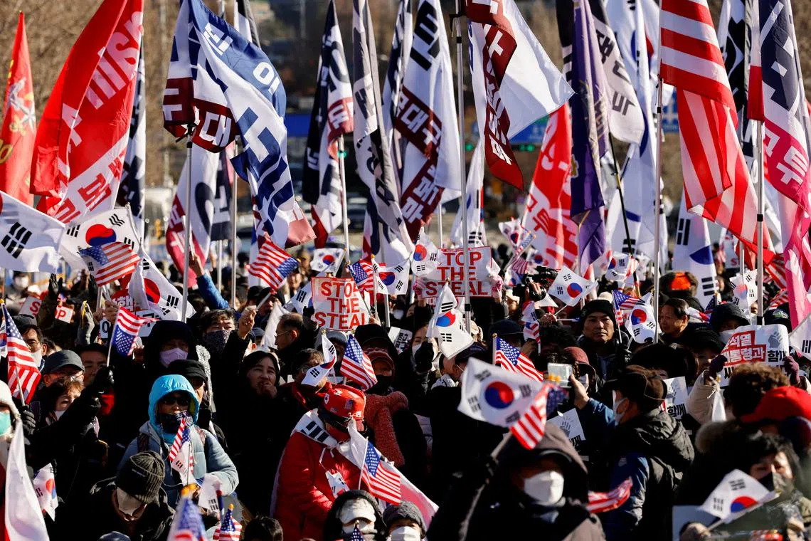 Impeached South Korean President Yoon Suk Yeol's supporters rally near the Corruption Investigation Office for High-ranking Officials, following his arrest, in Gwacheon, South Korea, January 15, 2025. REUTERS/Kim Soo-hyeon