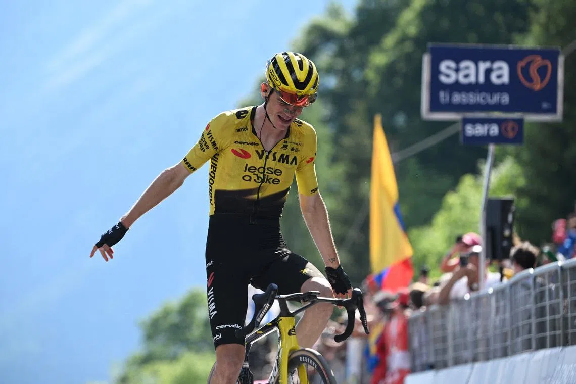 Team Visma Lease a Bike's Sepp Kuss celebrates winning stage 19, Cycling. Giro d'Italia, Stage 19, Feltre to Alleghe, Italy, May 29, 2026. REUTERS/Jennifer Lorenzini
