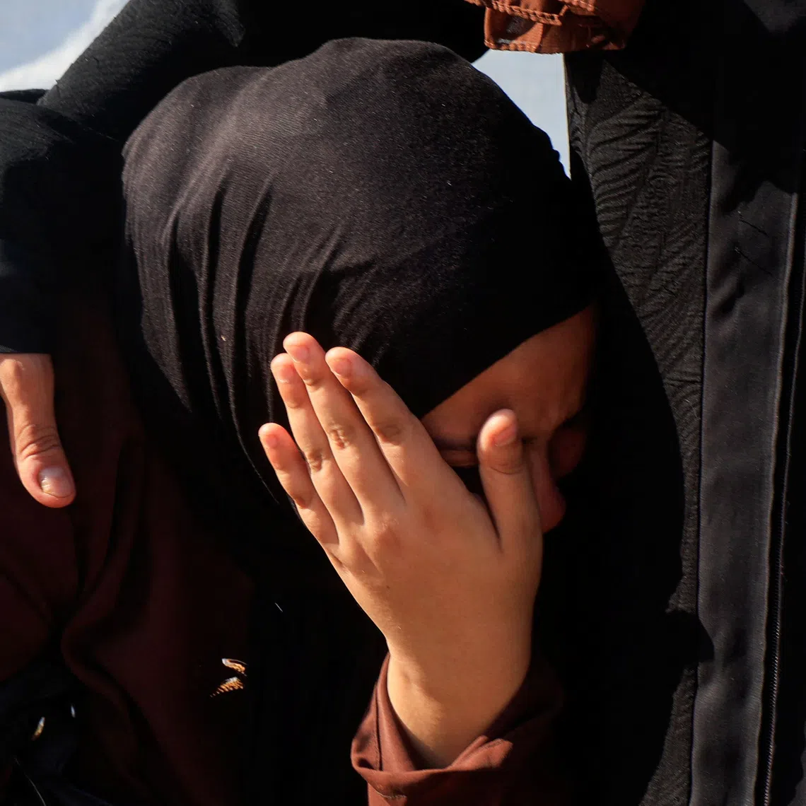 A woman mourns during the funeral of Palestinian Raafat Zamar, who was killed in an Israeli strike on his tent on Monday, according to medics, in Khan Younis, in the southern Gaza Strip, September 15, 2026. REUTERS/Haseeb Alwazeer