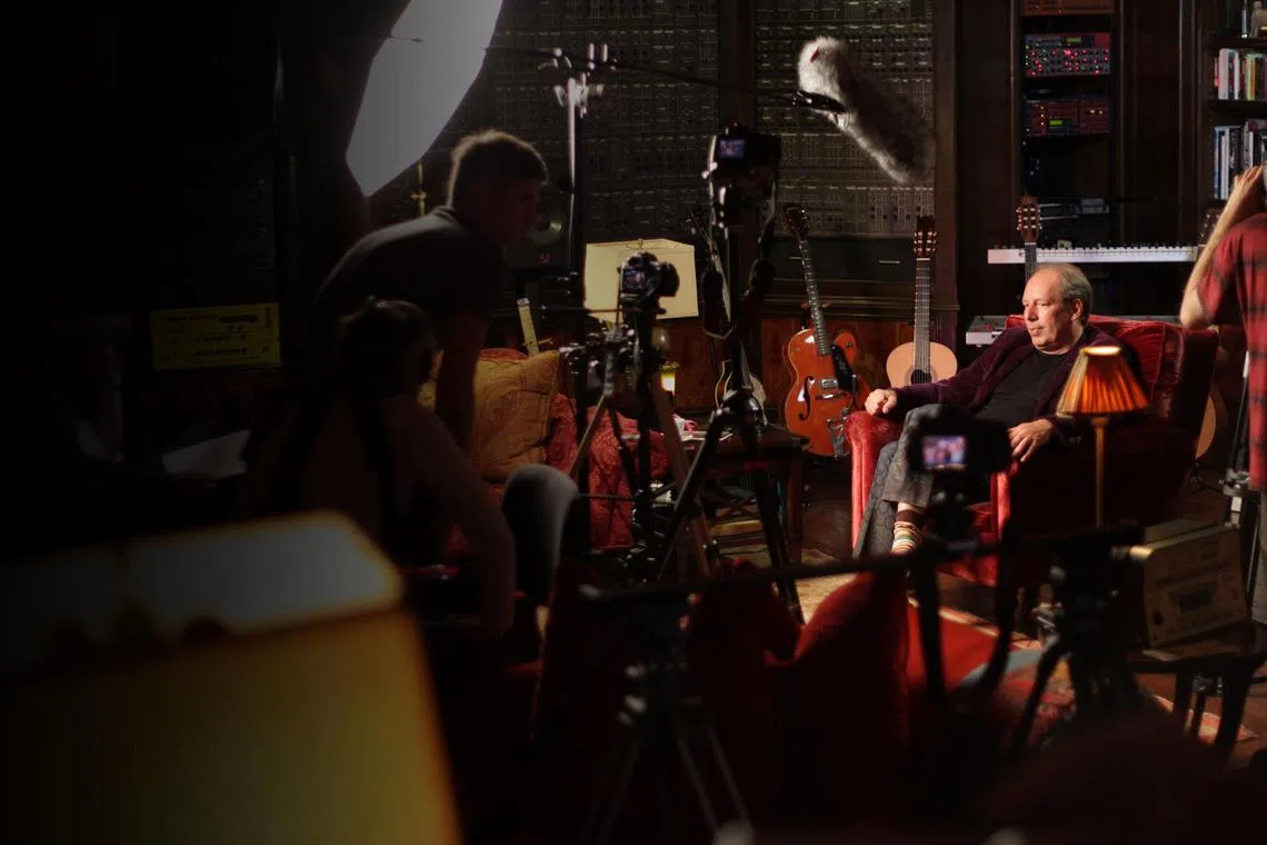 jopicks25 - Composer Hans Zimmer in Score (2016)


Source: The Projector


caption: