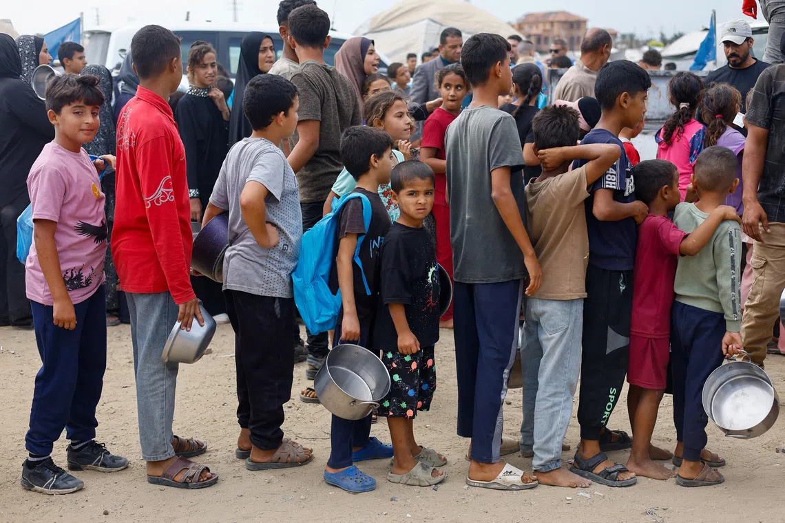 Palestinian children wait to receive food from a soup kitchen funded by the World Food Programme (WFP), in Deir Al-Balah, in the central Gaza Strip October 18, 2026. REUTERS/Mahmoud Issa