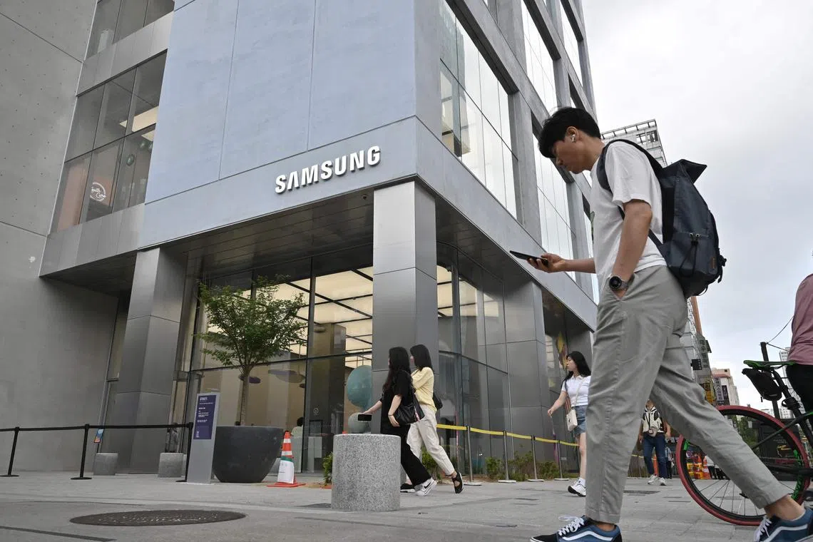 An ongoing chip glut drove large losses in Samsung's key business despite a supply cut.