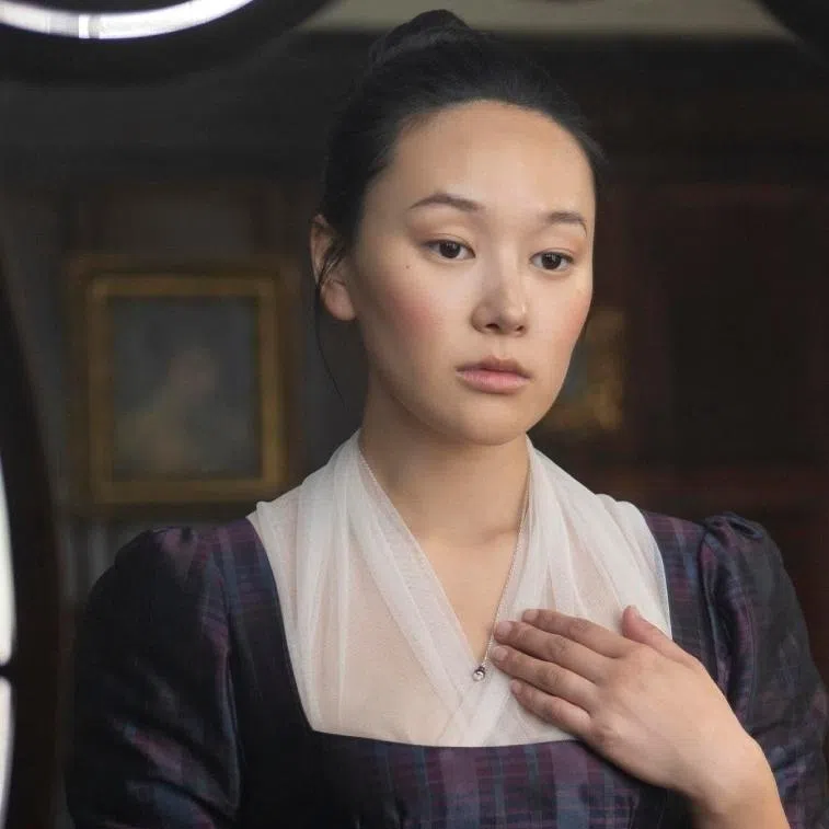 Yerin Ha plays Sophie Baek, an earl’s illegitimate daughter who is forced by her stepmother to work as a housemaid. 