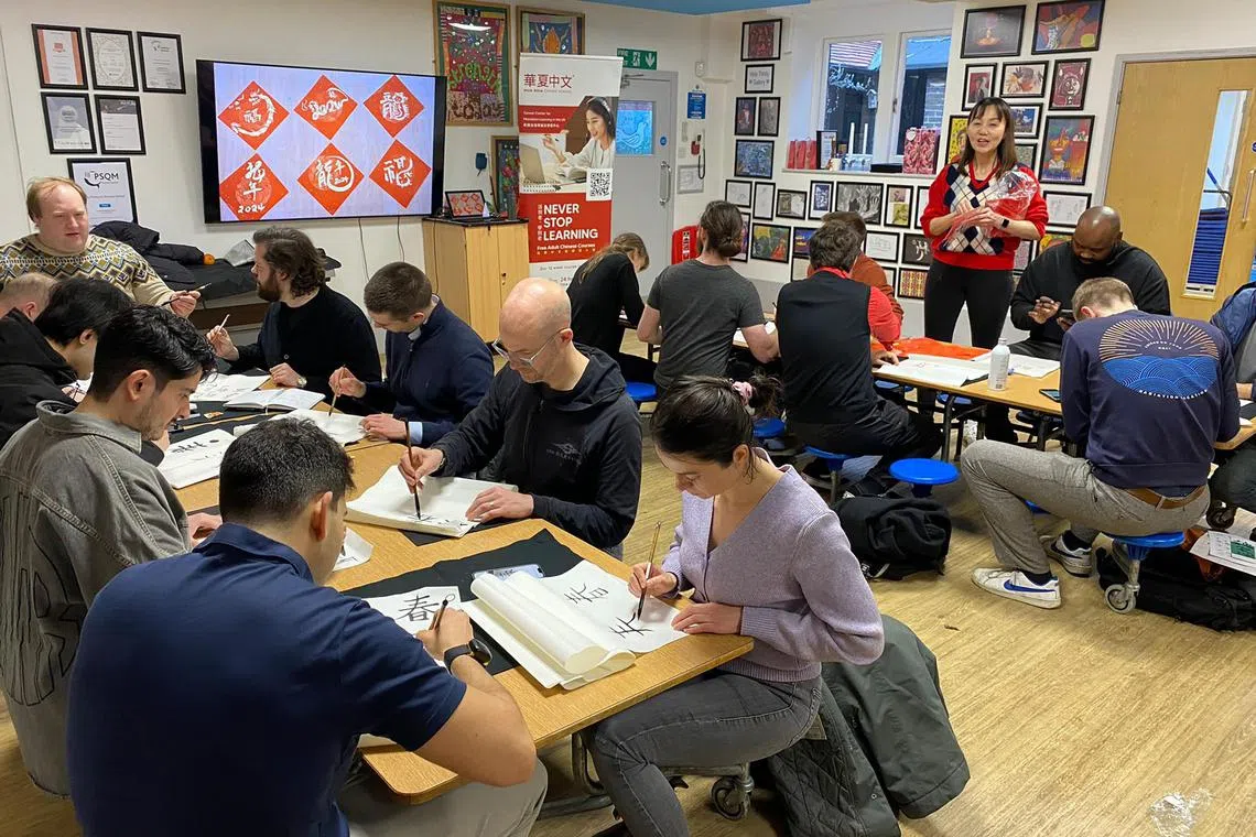 wyymandarin - UK students learning Taiwanese-style Mandarin at a Taiwan Center for Mandarin Learning in London's Hua Hsia Chinese School.


Credit: Hua Hsia Chinese School