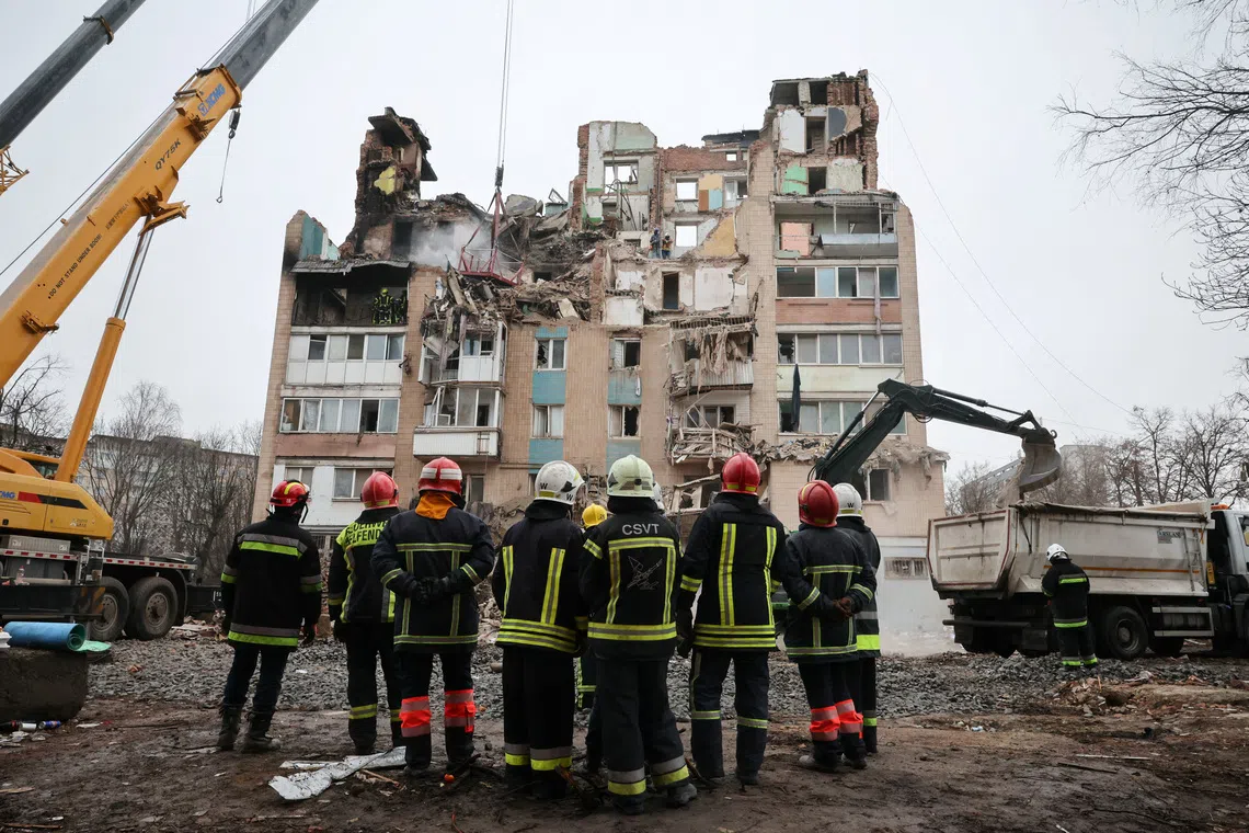 Emergency responders stand by an apartment building which was destroyed in a deadly Russian missile hit on Wednesday, amid Russia's attack on Ukraine, in Ternopil, Ukraine, November 21, 2025. REUTERS/Thomas Peter