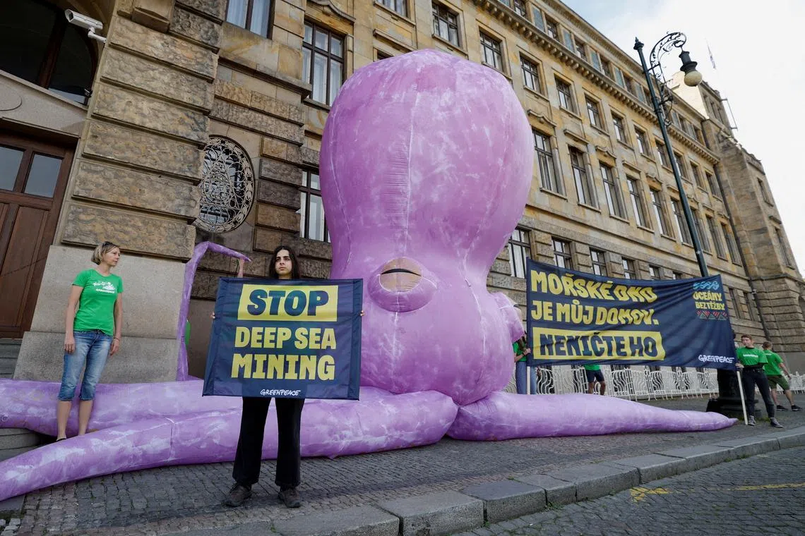 FILE PHOTO: Greenpeace activists hold a protest demanding an end to deep sea mining, in front of the Ministry of Industry in Prague, Czech Republic, June 1, 2023. The banner reads: "The seabed is my home. Do not destroy it". REUTERS/David W Cerny/File Photo