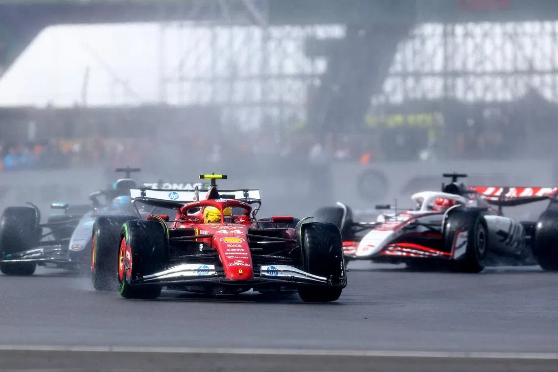Formula One F1 - British Grand Prix - Silverstone Circuit, Silverstone, Britain - July 6, 2025 Ferrari's Lewis Hamilton, Mercedes' George Russell and Haas' Esteban Ocon in action during the race REUTERS/Andrew Boyers
