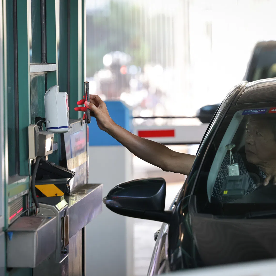 The new system will let car travellers complete immigration without leaving their vehicles.