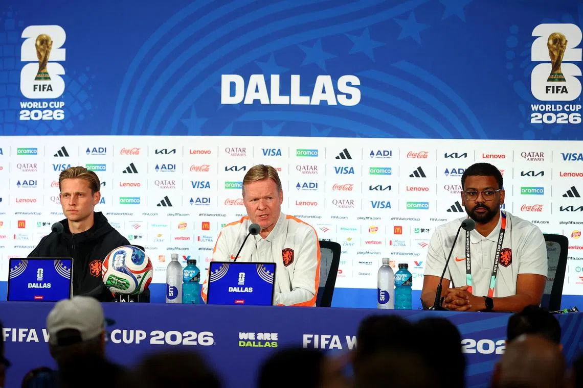 Soccer Football - FIFA World Cup 2026 - Netherlands Press Conference - Dallas Stadium, Arlington, Texas, U.S. - June 13, 2026 Netherlands coach Ronald Koeman and Frenkie de Jong during the press conference REUTERS/Hannah Mckay