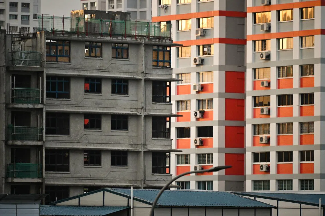 ST20221116-202234131836-Lim Yaohui-pixgeneric/ HDB flats and flat under construction in Bishan as viewed from overhead bridge along Braddell Road near BCA Academy on Nov 16, 2022. Can be used for stories on money, property, land, commercial, invest, budget, income, finance, financial, URA, HDB, housing, marriage, fertility, BTO, population, economy, and development. (ST PHOTO: LIM YAOHUI)