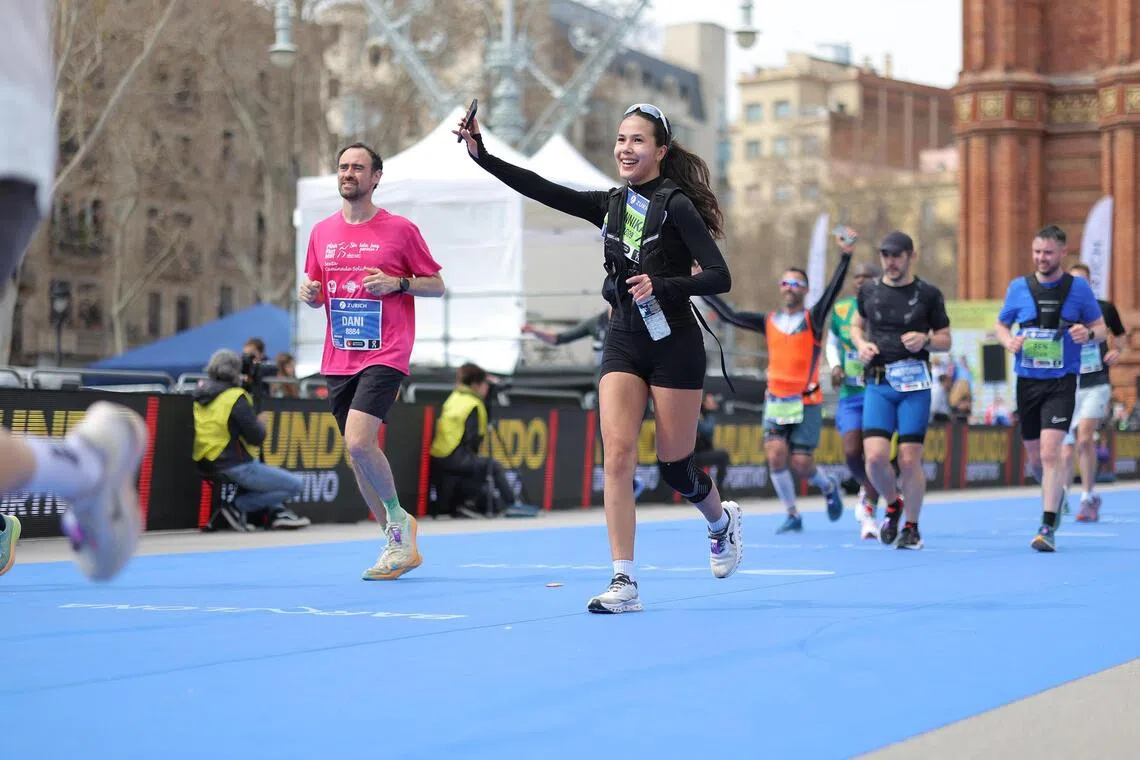 Beauty queen Annika Xue Sager completed the Barcelona Marathon on March 16, with a timing of about four hours.