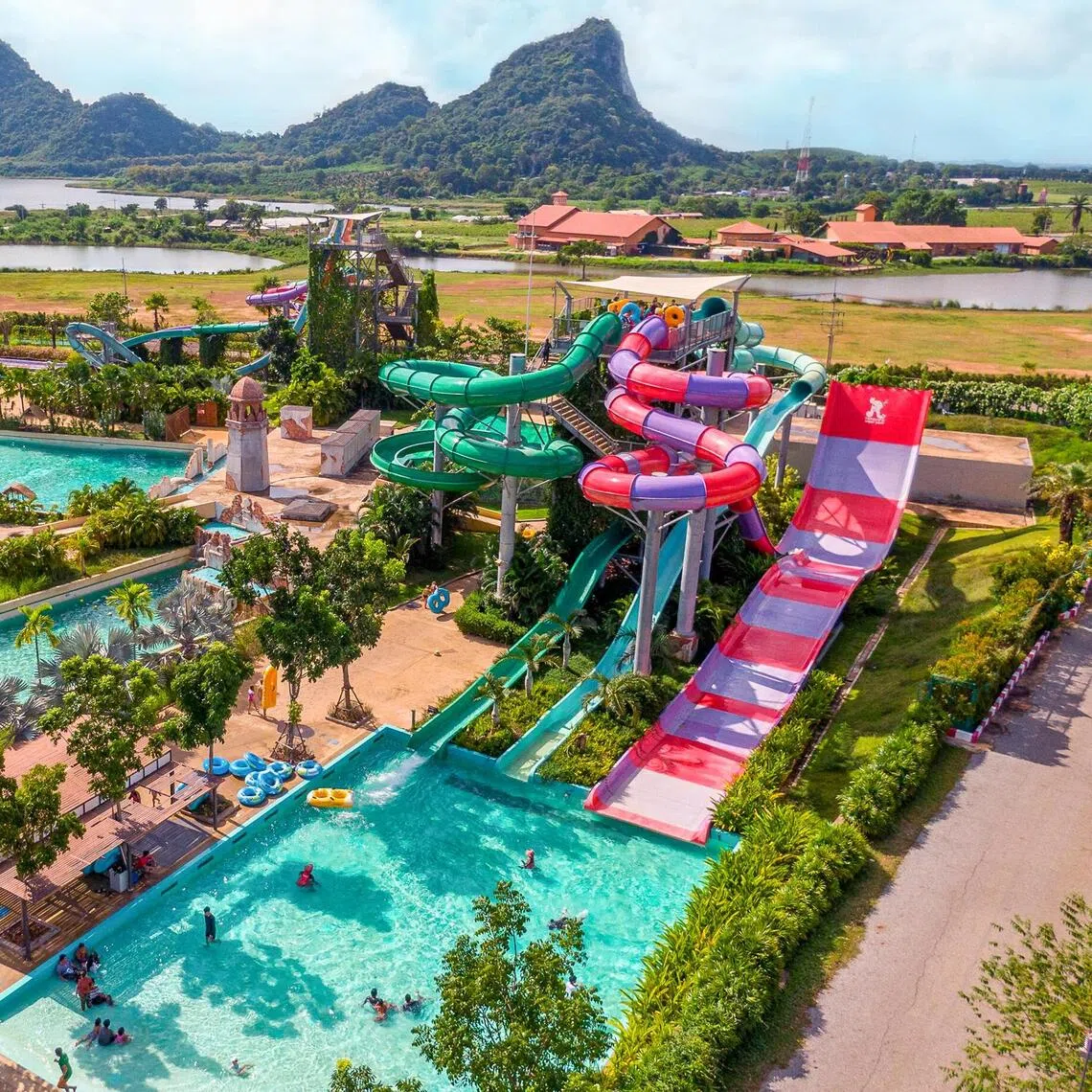 Pattaya is a popular family destination with aquariums, zoos, water parks, beaches, golf courses, and botanic gardens.