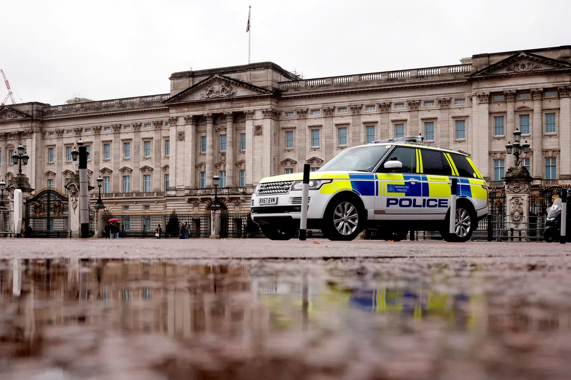 A police vehicle drives past Buckingham Palace in London, Britain, January 4, 2022.  REUTERS/John Sibley