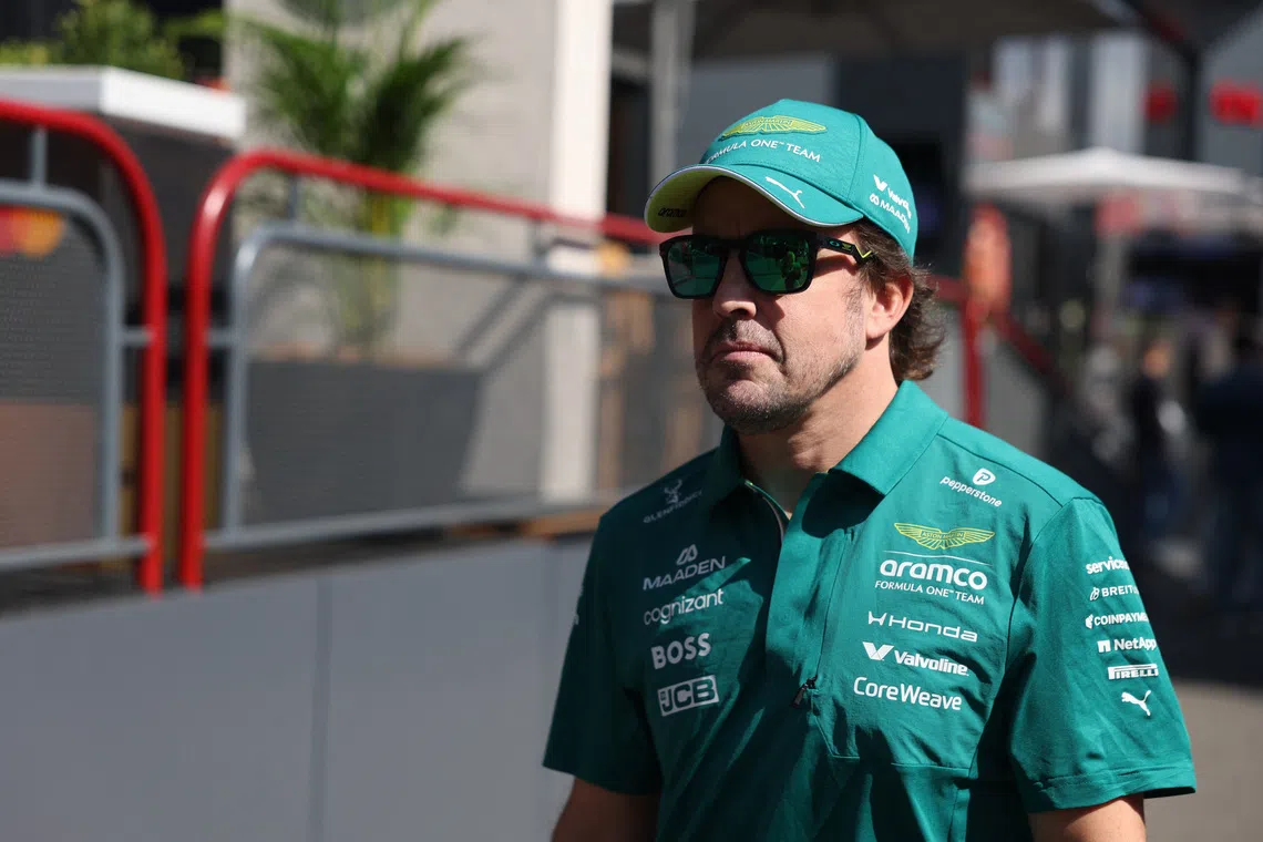 Formula One F1 - Azerbaijan Grand Prix - Baku City Circuit, Baku, Azerbaijan - September 26, 2026 Aston Martin's Fernando Alonso arrives ahead of the race REUTERS/Jakub Porzycki