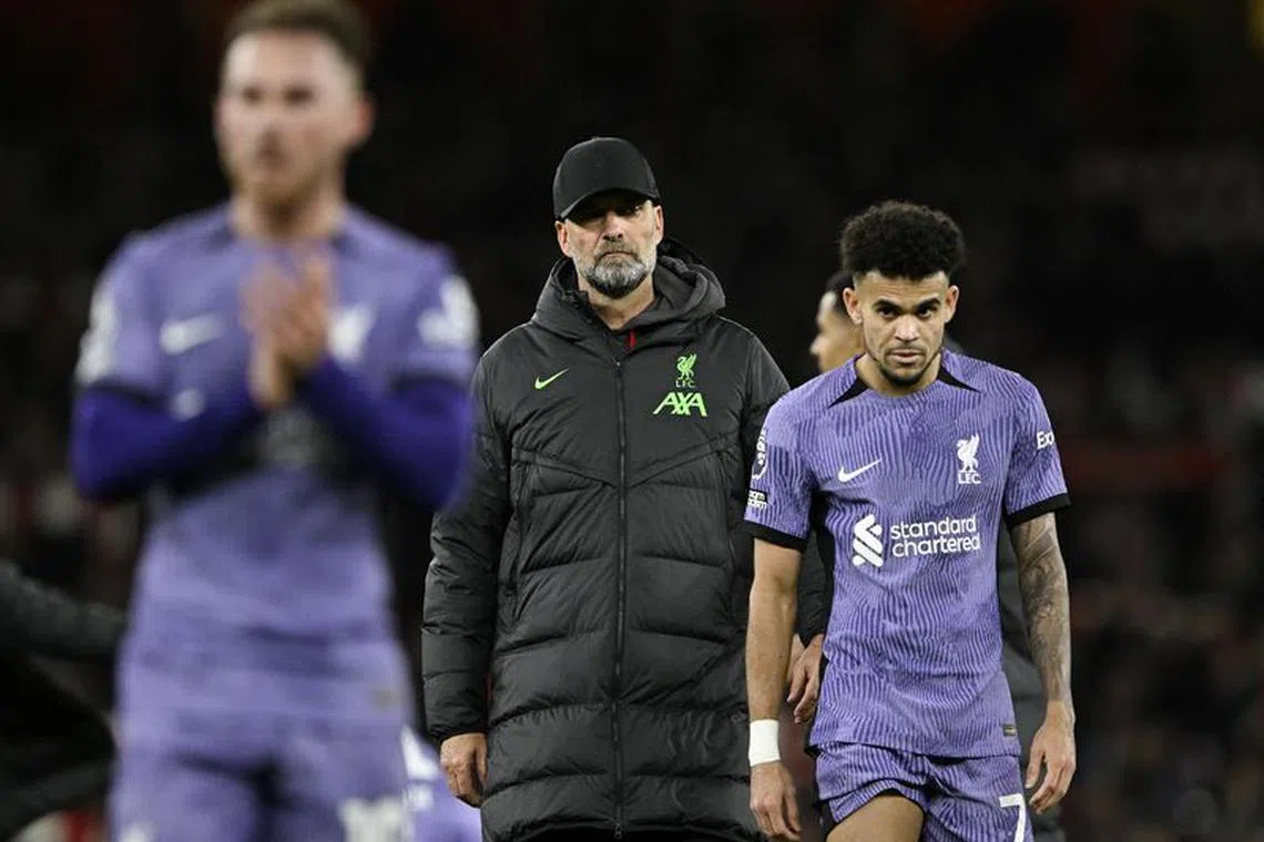 Soccer Football - Premier League - Arsenal v Liverpool - Emirates Stadium, London, Britain - February 4, 2024 Liverpool manager Juergen Klopp and Luis Diaz look dejected after the match REUTERS/Tony Obrien