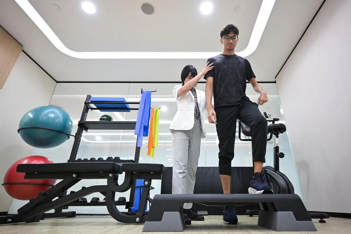ST20240209-202447649960-Lim Yaohui-Zhaki Abdullah-azpara/
Mr Lionel Toh, 24, Data Officer and T 37 100m and 200m para-athlete, doing step ups using the stepboard during physiotherapy with Ms Lori Pang, 39, Principal Physiotherapist at Parkway Rehab in Republic Plaza on Feb 9, 2024. He has unilateral cerebral palsy and complains of toe pain.
IHH Healthcare Singapore signed an MOU for a two-year partnership with Para Athletics (Singapore) to provide local para-athletes of all levels with complimentary healthcare services.
(ST PHOTO: LIM YAOHUI)
