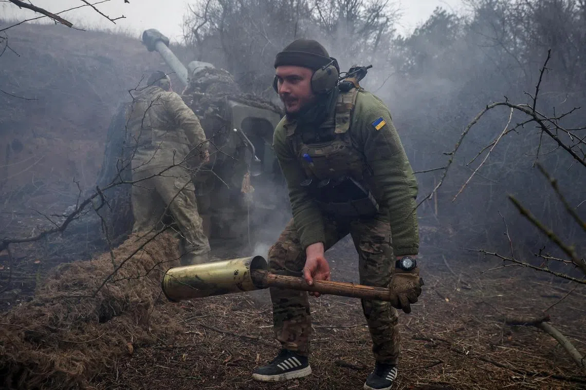 Ukrainian soldiers fire a howitzer towards Russian troops making a new push in the front line.
