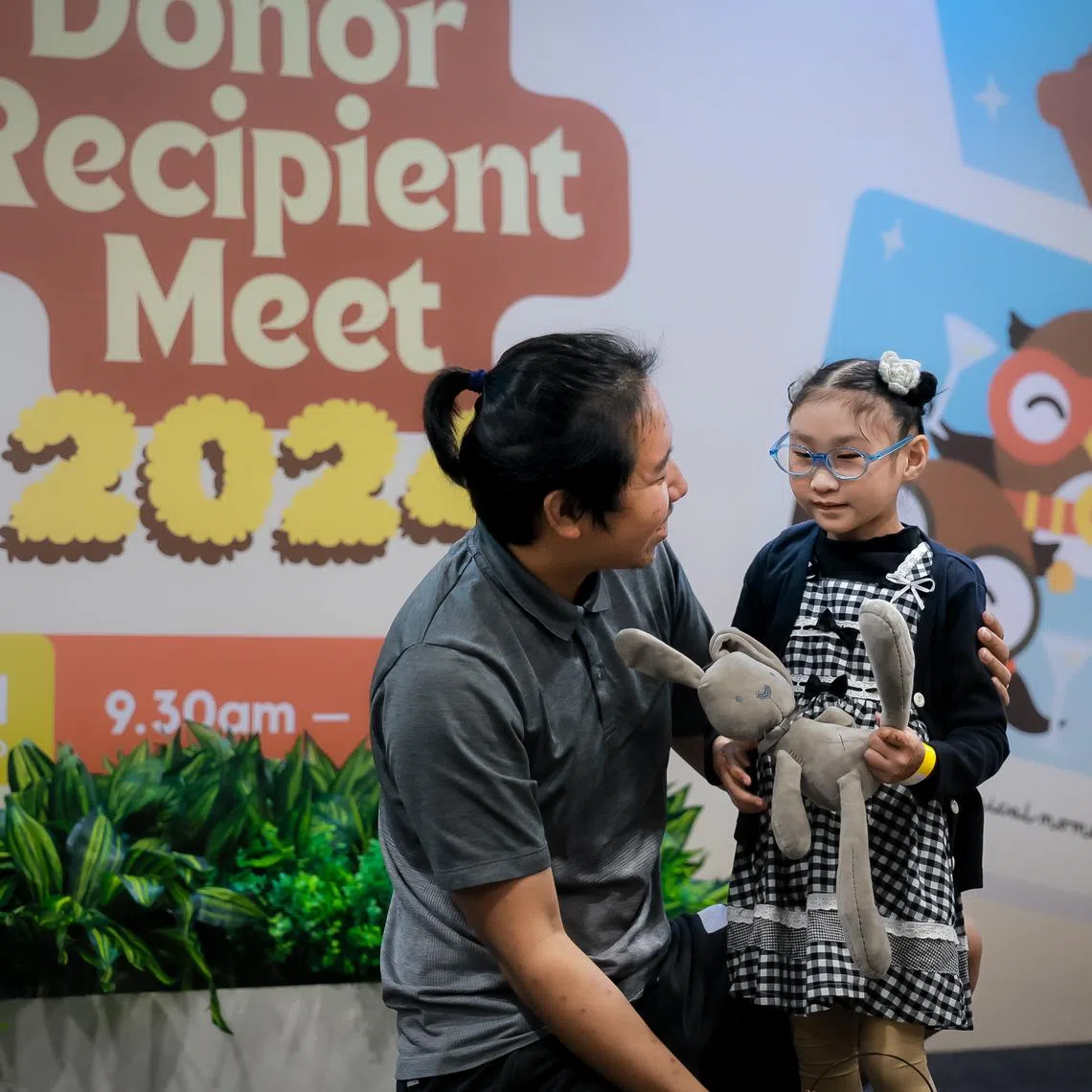 Mr Lim Wee Kiat meeting his bone marrow recipient Ho Wen Qing for the first time on Sept 21.