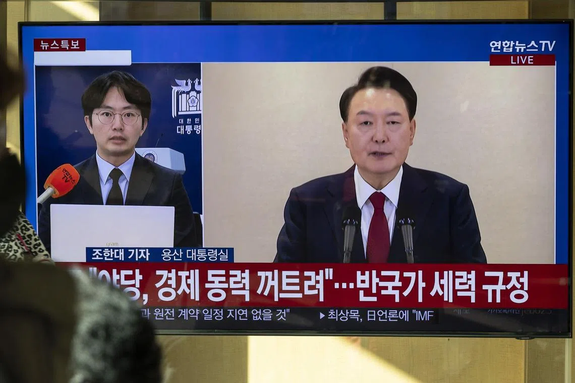 A television screen displays a news report featuring South Korean President Yoon Suk Yeol at Seoul Station in Seoul, South Korea, on Thursday, Dec. 12, 2024. Yoon said he would fight until the last minute to defend himself after accusing the opposition of trying to paralyze his administration. Yoon’s defiant Thursday morning speech came as the chief of his own party called for his impeachment. Photographer: Jean Chung/Bloomberg