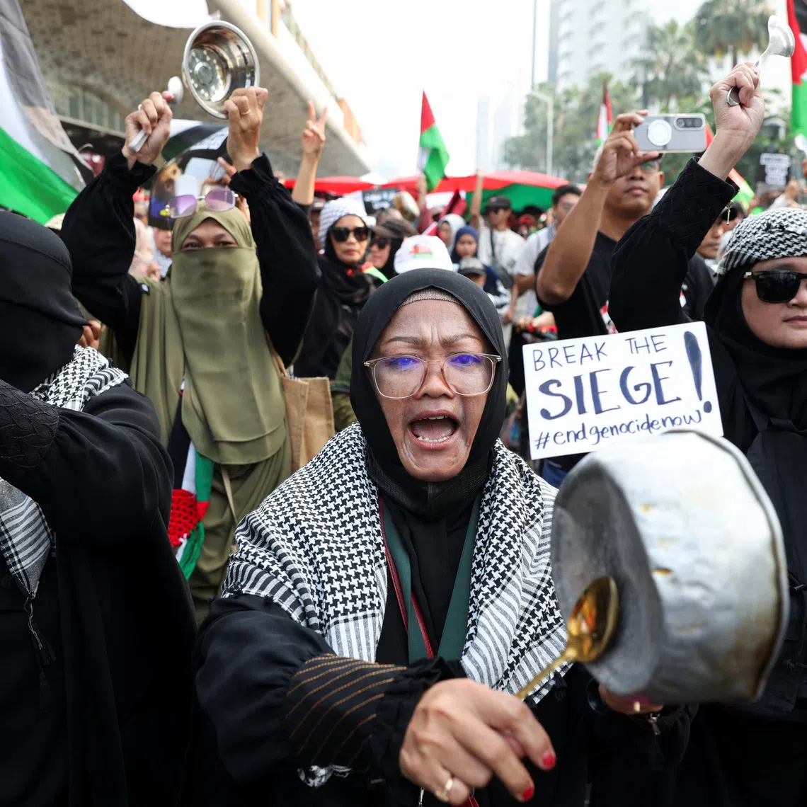 People react during a "Stop Starving Gaza Now" protest amid the ongoing conflict between Israel and Hamas, outside the U.S. embassy in Jakarta, Indonesia, July 27, 2025. REUTERS/Ajeng Dinar Ulfiana TPX IMAGES OF THE DAY