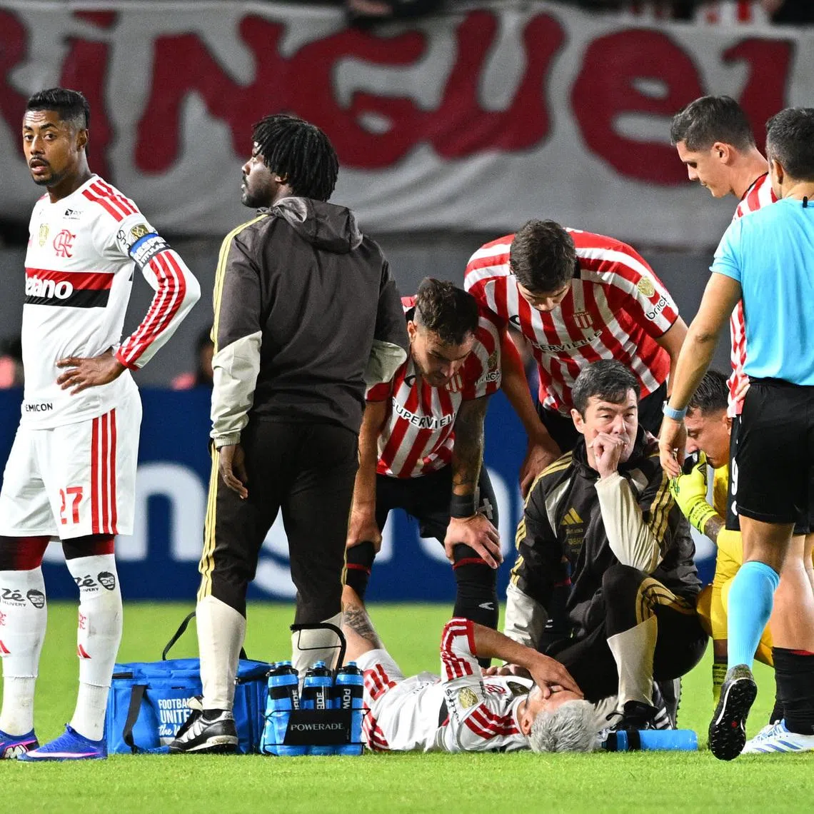 Soccer Football - Copa Libertadores - Group A - Estudiantes de La Plata v Flamengo - Estadio Jorge Luis Hirschi, La Plata, Argentina - April 29, 2026 Flamengo's Giorgian de Arrascaeta receives medical attention after sustaining an injury REUTERS/Rodrigo Valle