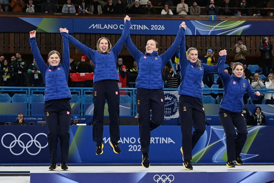 Milano Cortina 2026 Olympics - Curling - Women's Victory Ceremony - Cortina Curling Olympic Stadium, Cortina d'Ampezzo, Italy - February 22, 2026. Gold medallists Sofia Scharback of Sweden, Agnes Knochenhauer of Sweden, Sara McManus of Sweden, Anna Hasselborg of Sweden and Johanna Heldin of Sweden celebrate on the podium during the Women's Curling Victory Ceremony REUTERS/Jennifer Lorenzini