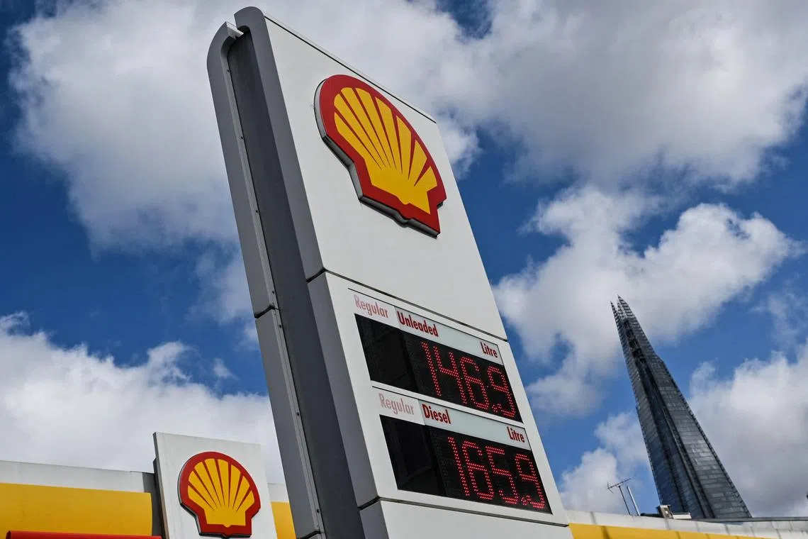 Shell saw strong earnings from fuel trading that offset cooling oil and gas prices.