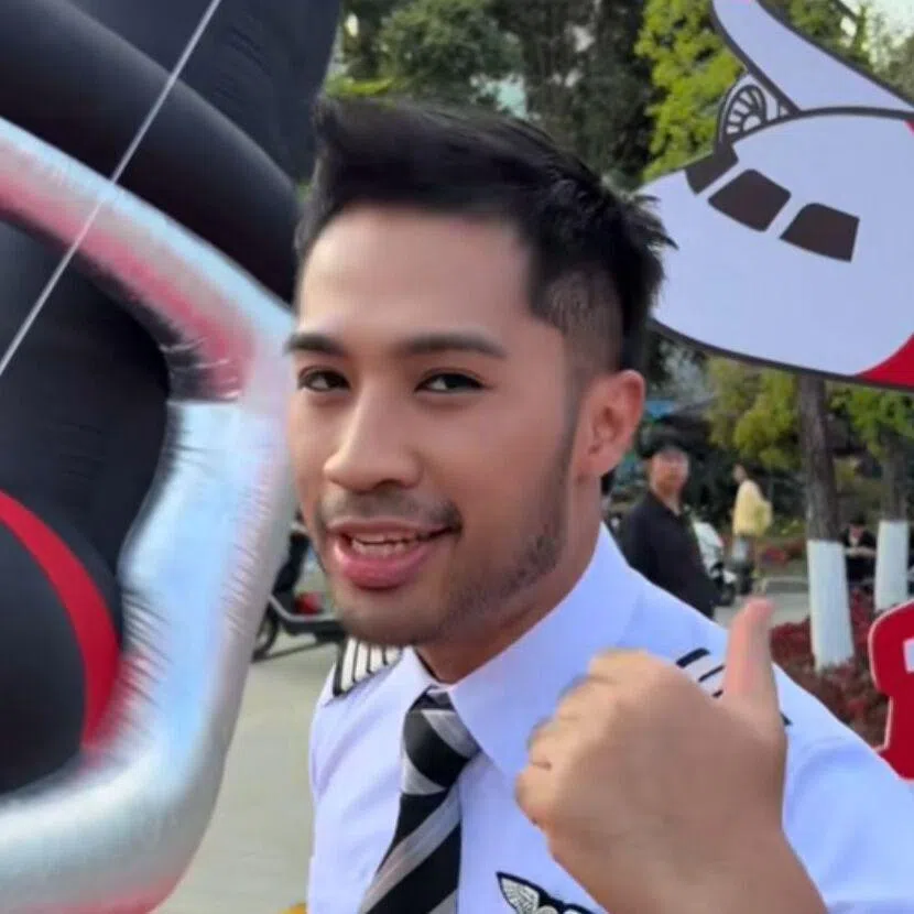 The caption of the video read: "Any working adults keen to learn Mandarin online? We’re thinking of learning too."