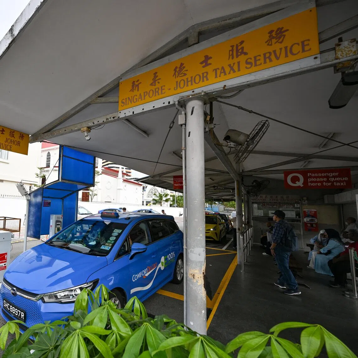 Currently, Malaysian taxis are only allowed to send passengers from Larkin Terminal to Ban San Street taxi stand across the border.