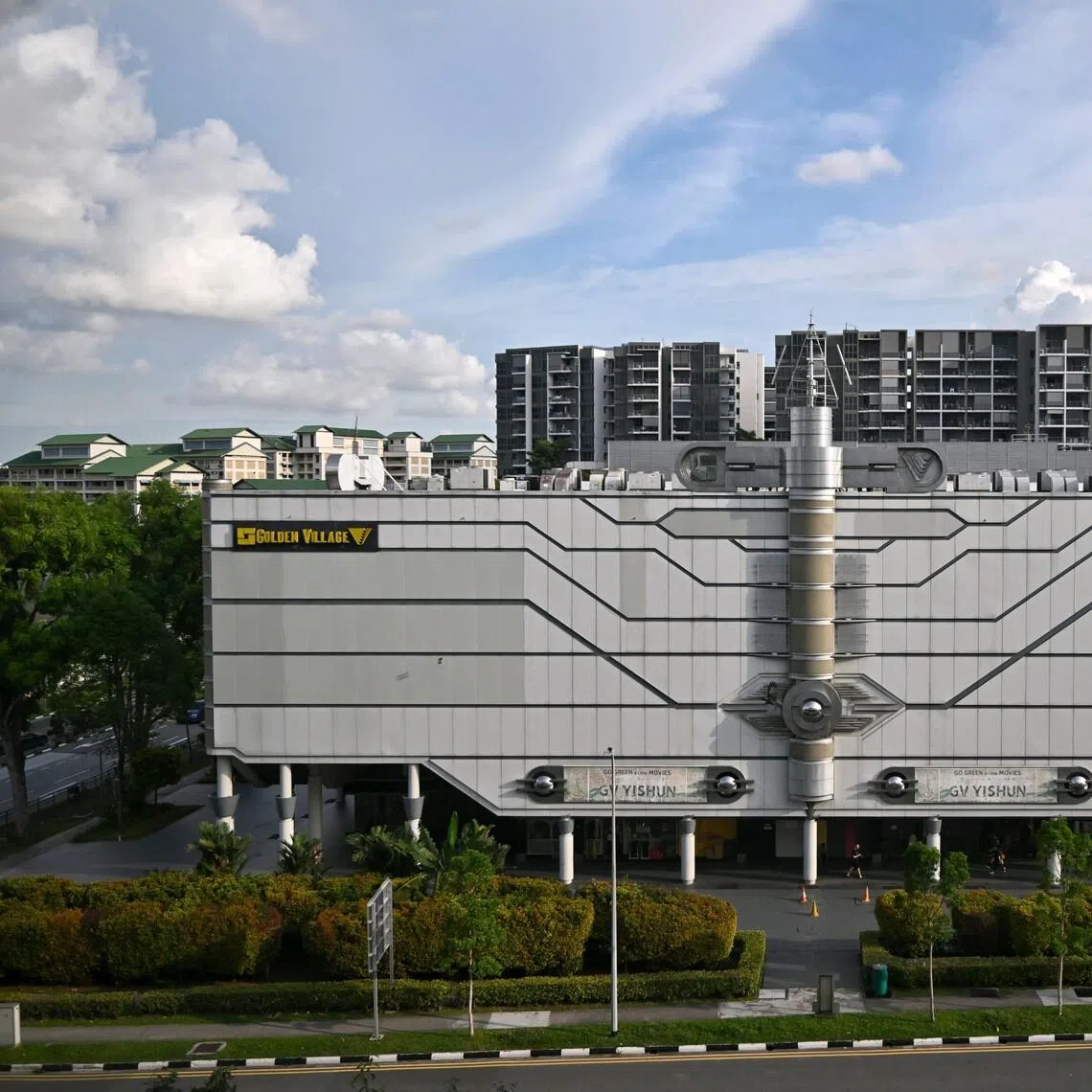 The building was designed by Australian architect Geoff Malone in the postmodern style.