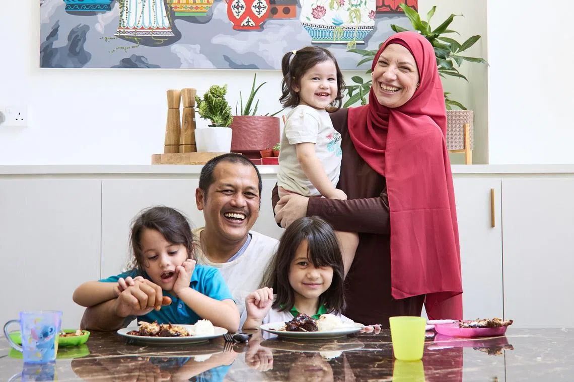 your-singapore-story-eve-sewell-ang-moh-makcik-family