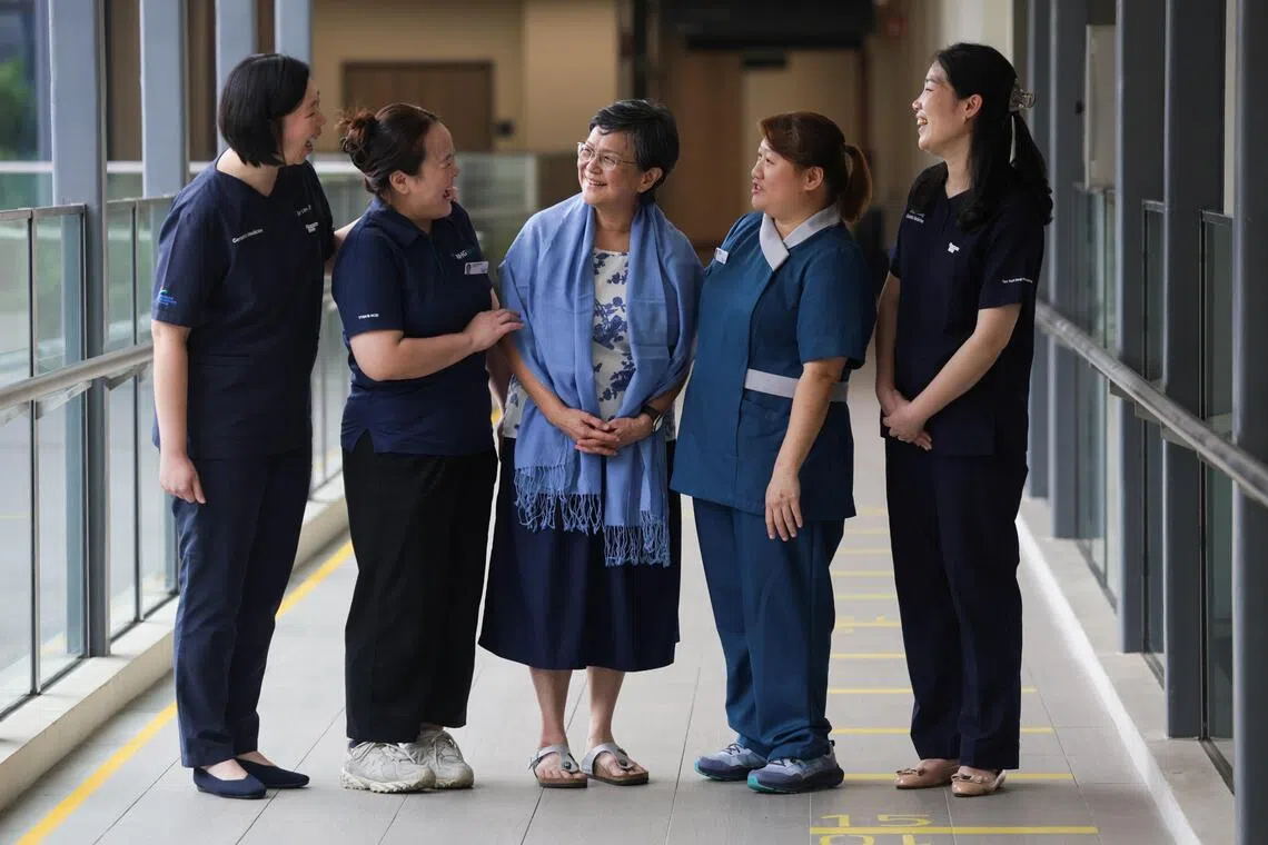 The team that helped Wong (centre) manage her elderly mother’s delirium: (from left) geriatrician Lim Jun Pei, senior staff nurse Annie Ling, senior nurse clinician Joey Yeo and geriatrician Bao Minfang.