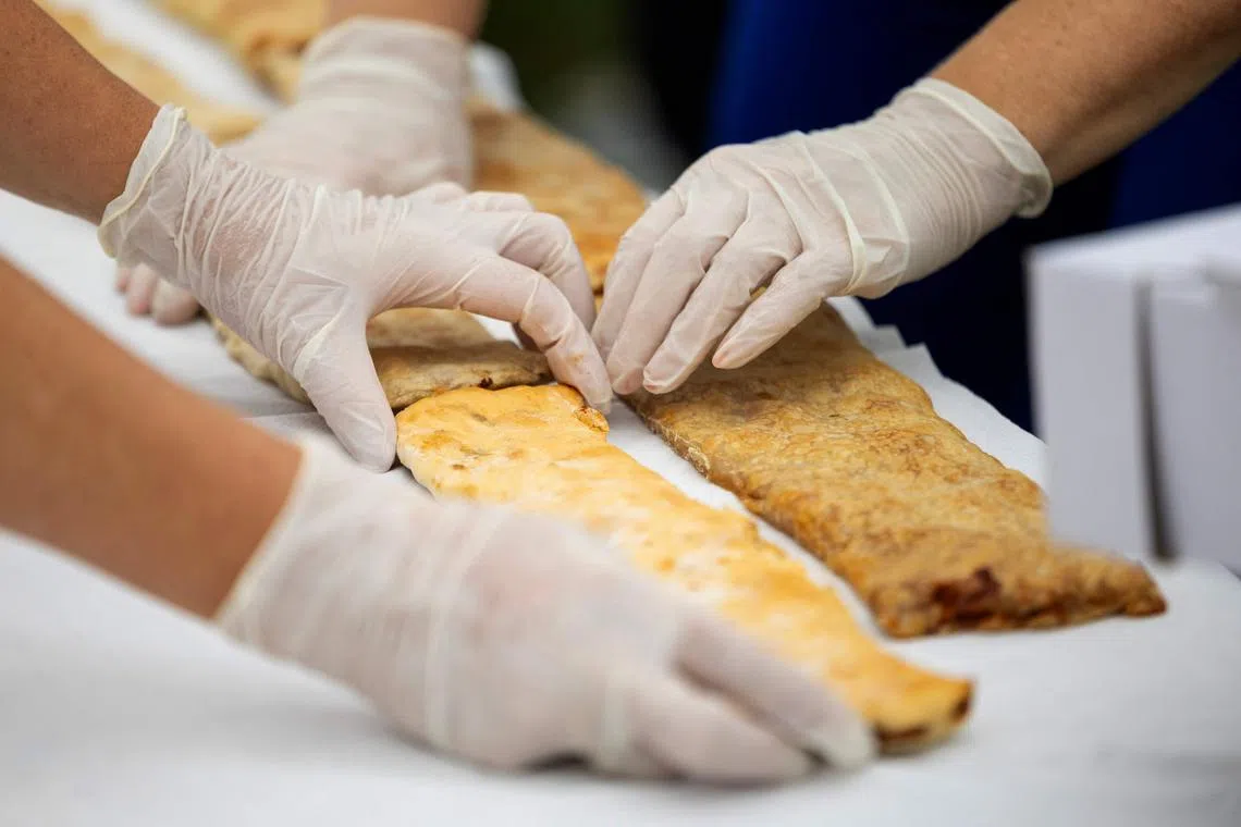 A total of 8,940 strudels were made, measuring slightly more than 3km, and bagging a new world record for a village in Croatia.